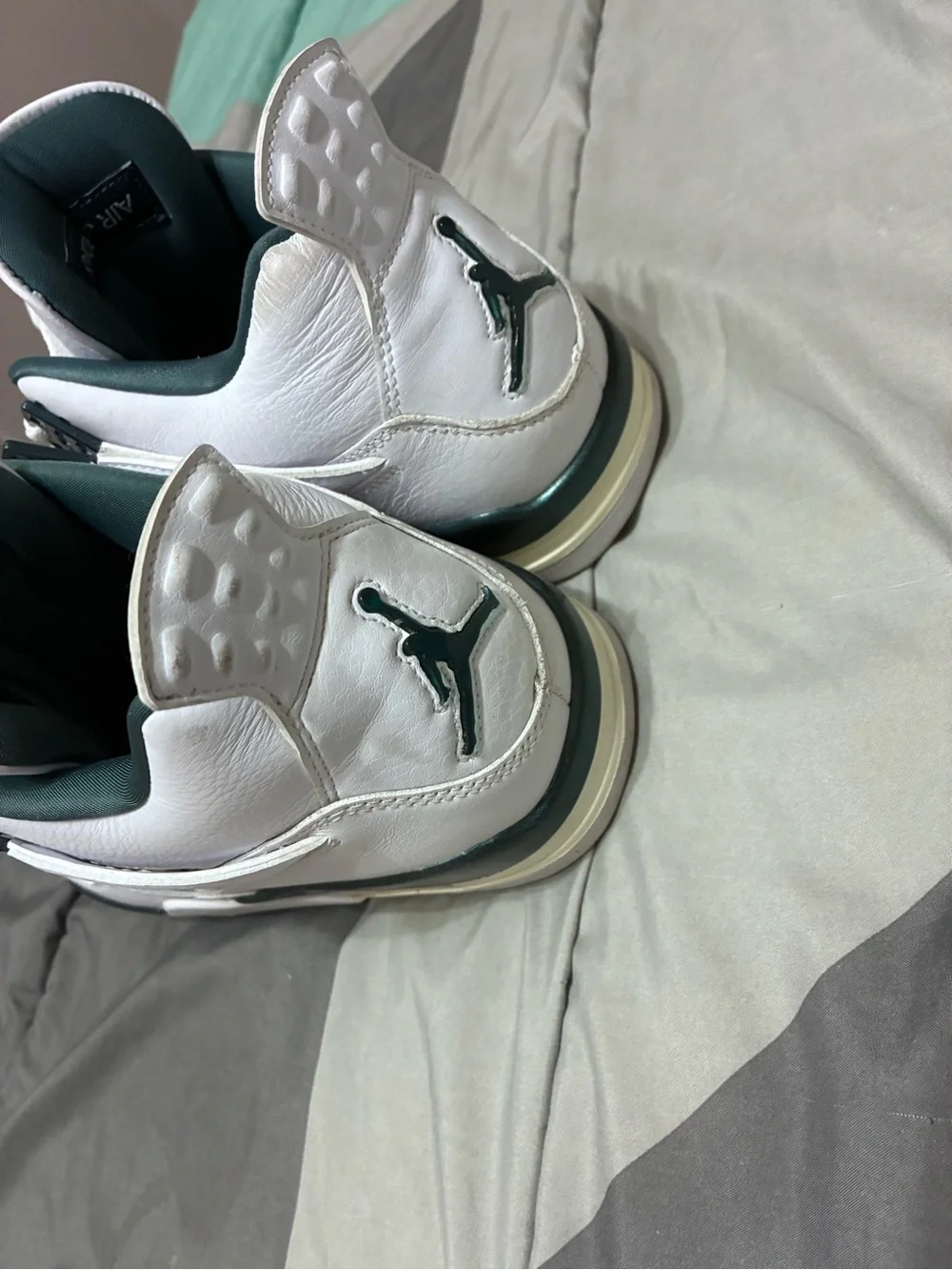 Jordan Men's White and Teal Retro Basketball Sneakers